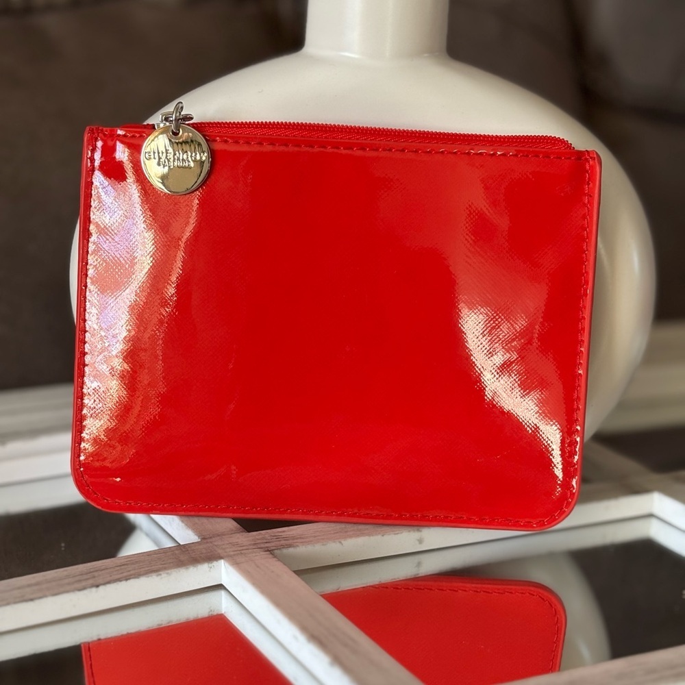 🆕 Givenchy Novelty Red Patent Leather Pouch. - Picture 3 of 6